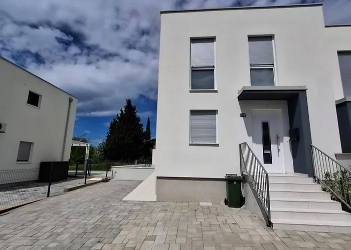 Casa Bucina 펜션 우마그